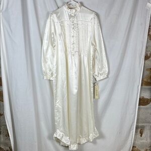 NWT Vintage Nicole Cream Pleated Nightgown Grandmacore
